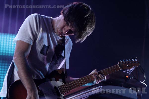 RADIOHEAD - 2012-10-11 - PARIS - Bercy - Jonny Greenwood